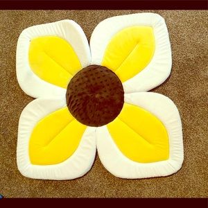 BNWOT Blooming Bath Baby Bath